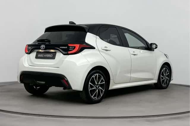 Toyota Yaris (2023) thumbnail 2