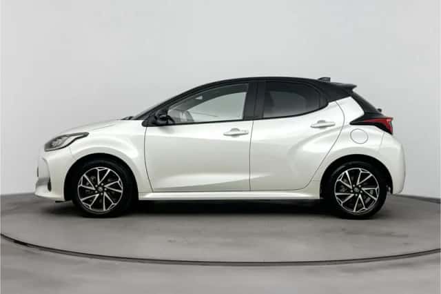 Toyota Yaris (2023) thumbnail 3