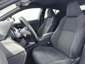 Toyota C-HR (2018) thumbnail 16