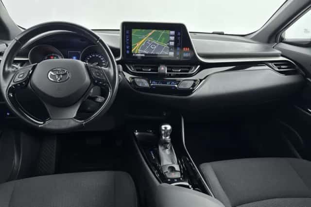 Toyota C-HR (2018) thumbnail 4