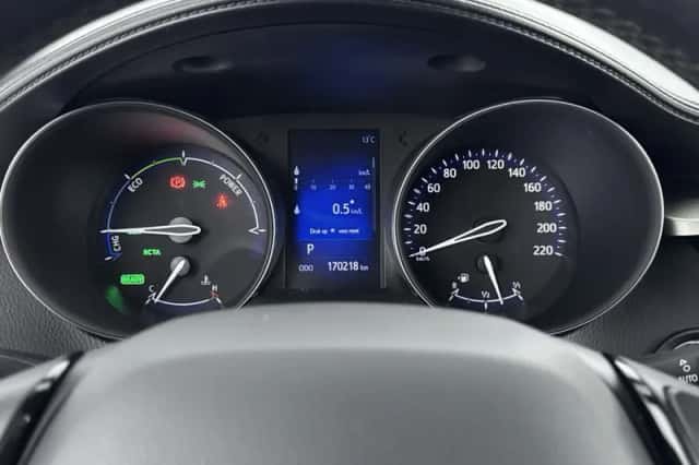 Toyota C-HR (2018) thumbnail 5
