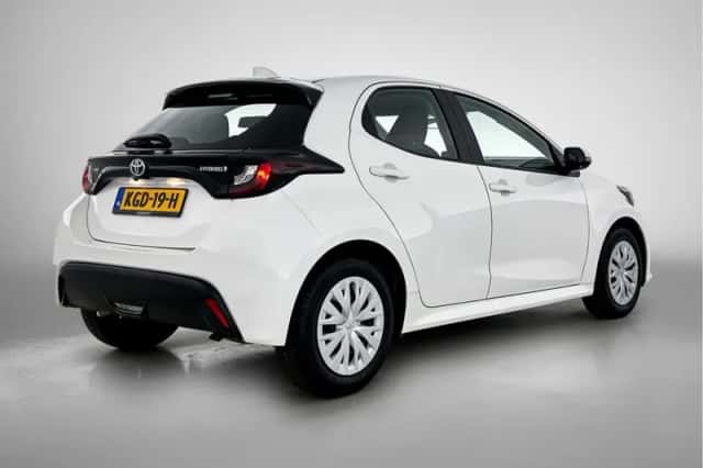 Toyota Yaris (2024) thumbnail 2
