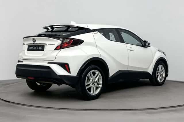 Toyota C-HR (2023) thumbnail 2
