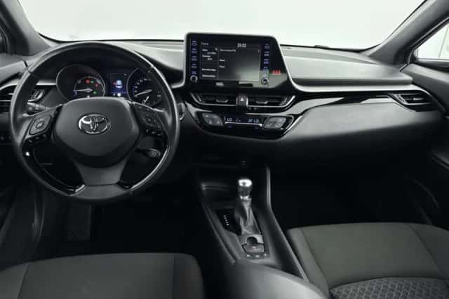 Toyota C-HR (2023) thumbnail 4