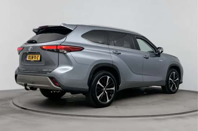 Toyota Highlander (2021) thumbnail 2