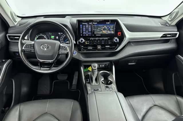 Toyota Highlander (2021) thumbnail 4