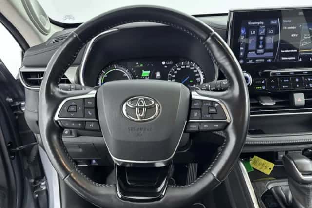 Toyota Highlander (2021) thumbnail 5