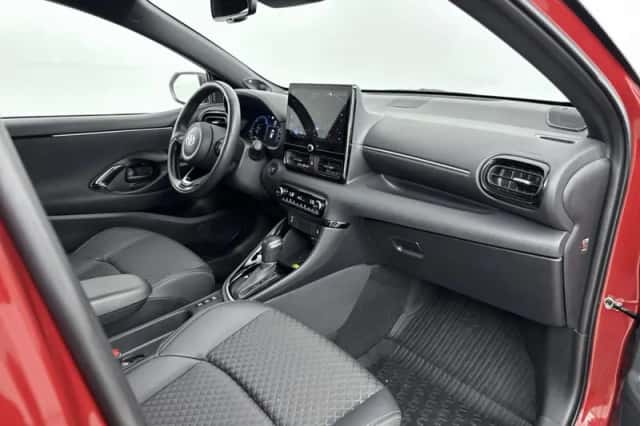 Toyota Yaris (2024) thumbnail 6