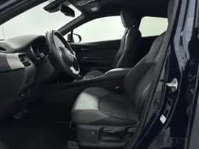 Toyota C-HR (2023) thumbnail 15