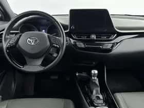 Toyota C-HR (2023) thumbnail 4