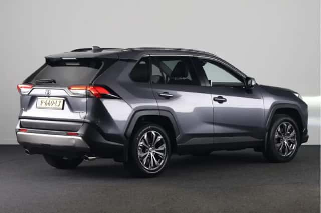 Toyota RAV4 (2022) thumbnail 2