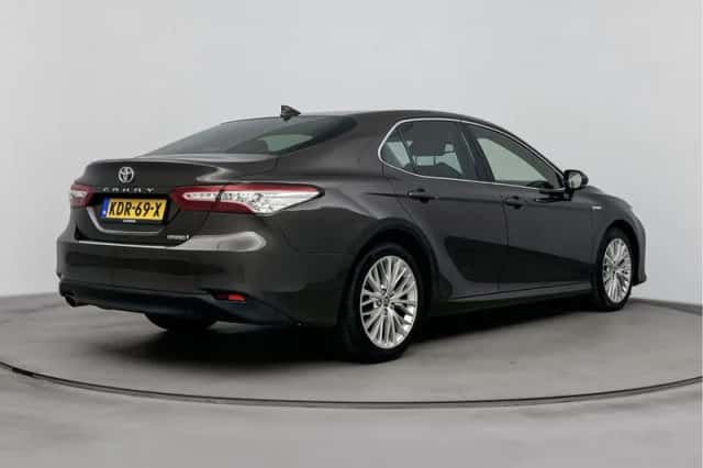 Toyota Camry (2019) thumbnail 2