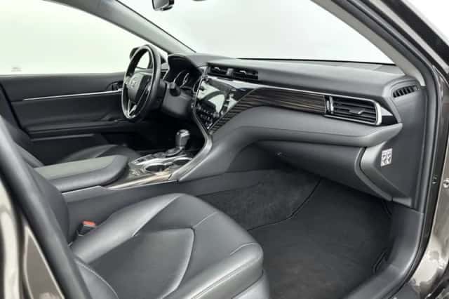 Toyota Camry (2019) thumbnail 6