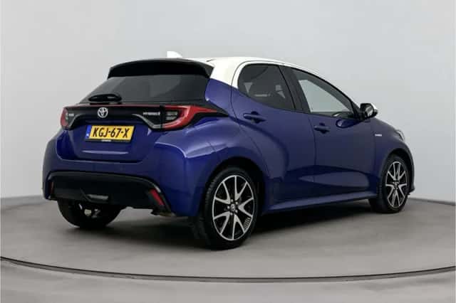 Toyota Yaris (2021) thumbnail 2