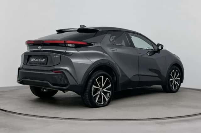 Toyota C-HR (2025) thumbnail 2