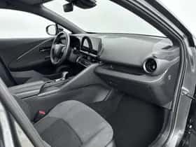 Toyota C-HR (2025) thumbnail 6