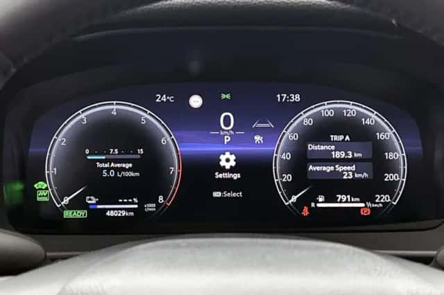 Toyota C-HR (2025) thumbnail 5