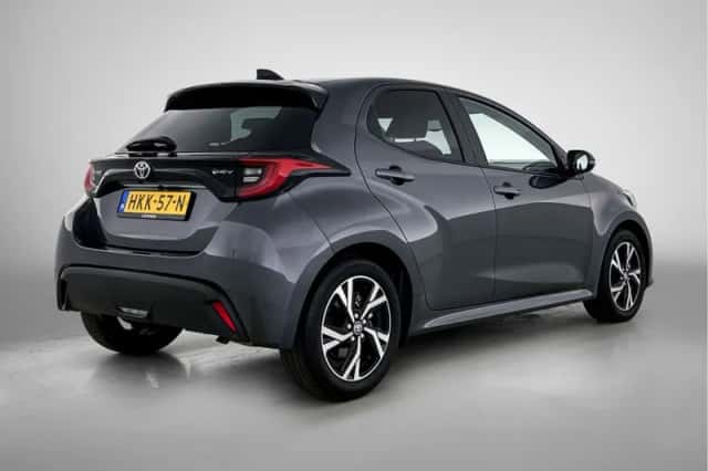 Toyota Yaris (2025) thumbnail 2