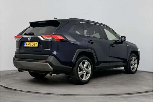 Toyota RAV4 (2021) thumbnail 2