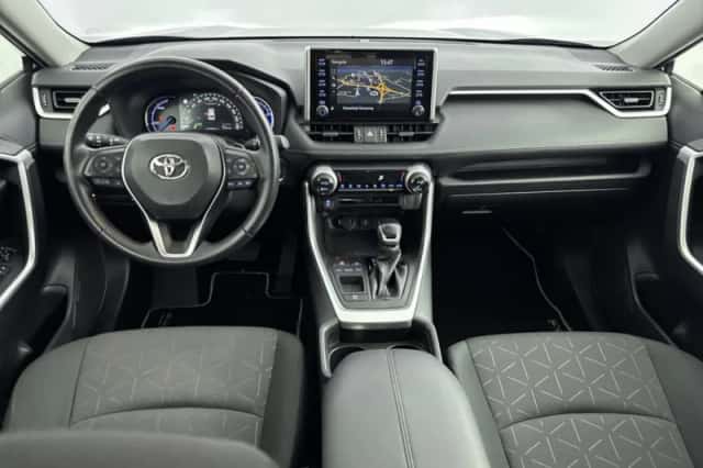 Toyota RAV4 (2021) thumbnail 4