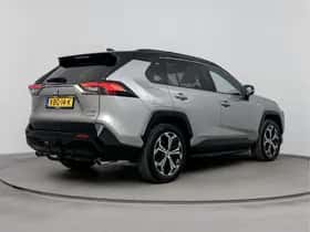 Toyota RAV4 (2021) thumbnail 2