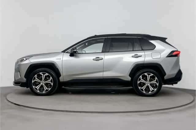 Toyota RAV4 (2021) thumbnail 3
