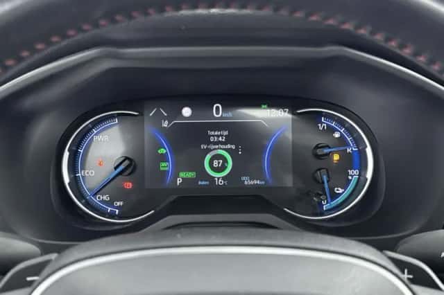 Toyota RAV4 (2021) thumbnail 6
