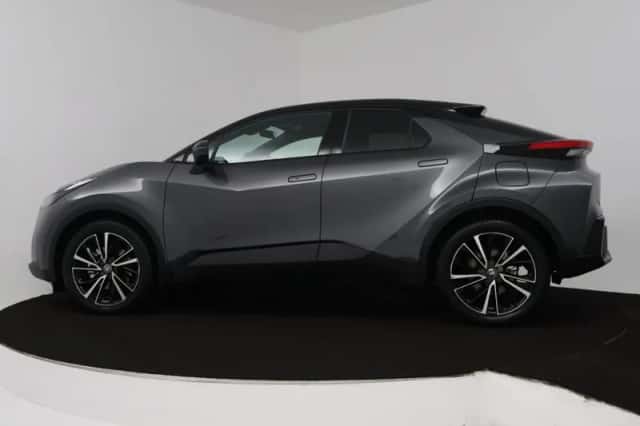 Toyota C-HR (2025) thumbnail 3