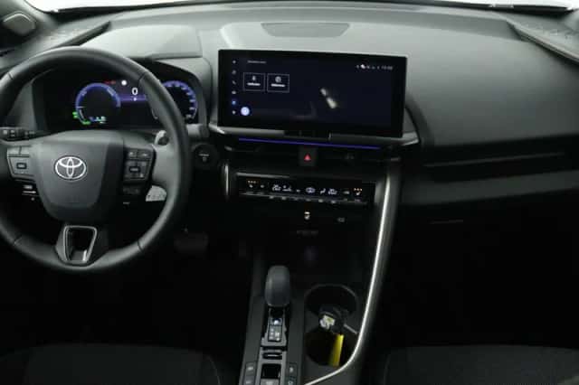 Toyota C-HR (2025) thumbnail 4