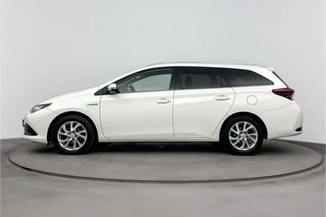Toyota Auris (2016) thumbnail 3