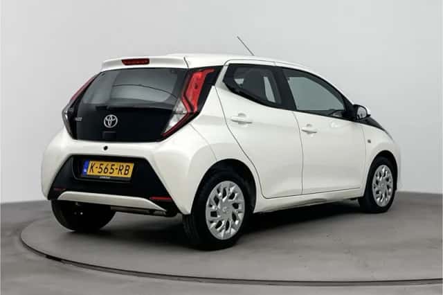 Toyota Aygo (2021) thumbnail 2