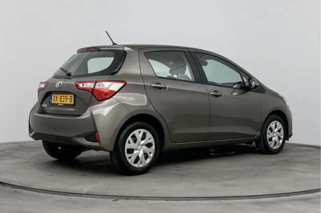Toyota Yaris (2019) thumbnail 2