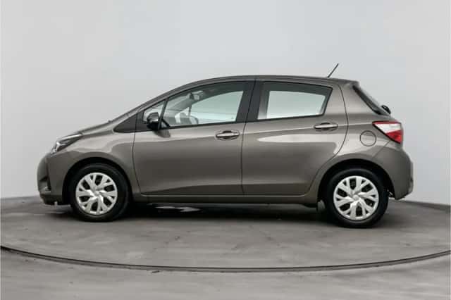 Toyota Yaris (2019) thumbnail 3