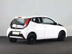 Toyota Aygo (2021) thumbnail 2