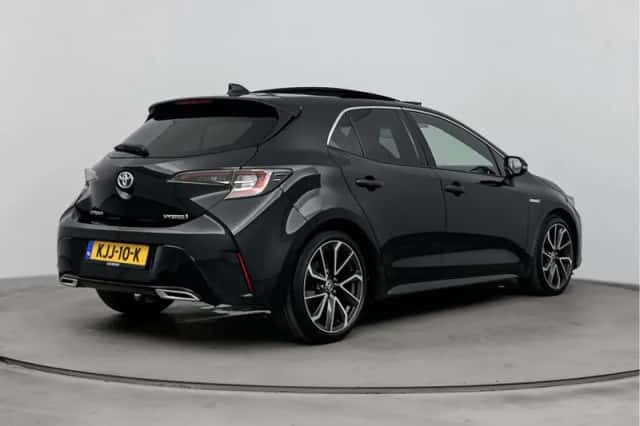 Toyota Corolla (2021) thumbnail 2