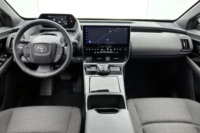 Toyota bZ4X (2025) thumbnail 4