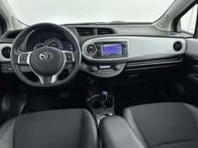Toyota Yaris (2015) thumbnail 4