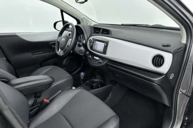 Toyota Yaris (2015) thumbnail 6