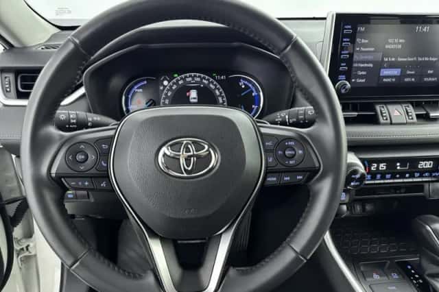 Toyota RAV4 (2020) thumbnail 6