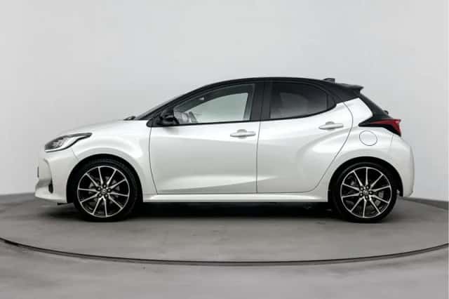 Toyota Yaris (2024) thumbnail 3