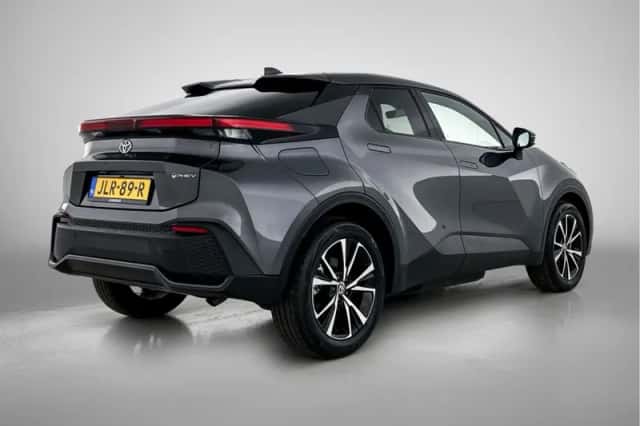 Toyota C-HR (2025) thumbnail 2