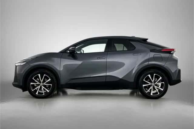 Toyota C-HR (2025) thumbnail 3