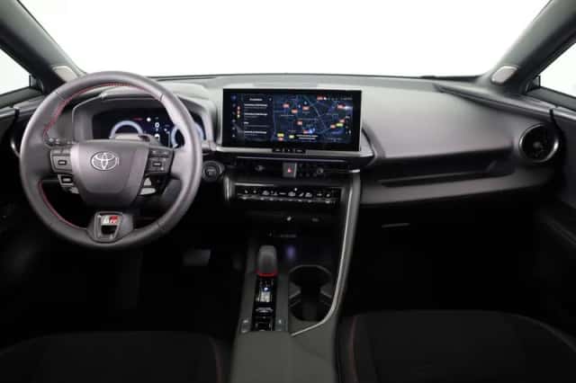 Toyota C-HR (2026) thumbnail 4