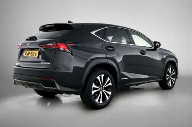 Lexus NX (2018) thumbnail 2