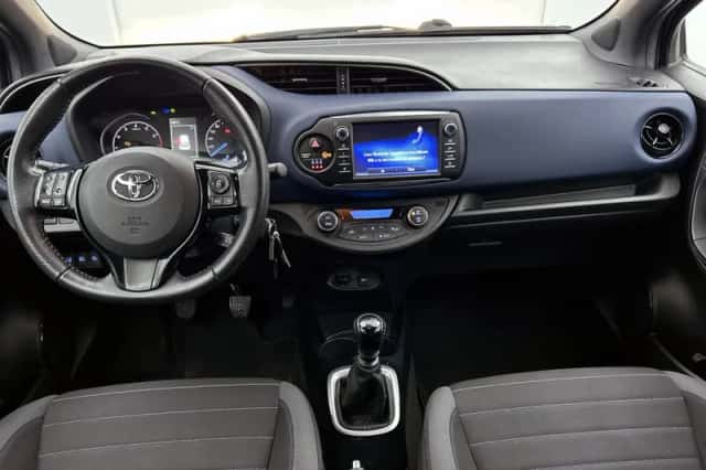 Toyota Yaris (2017) thumbnail 4