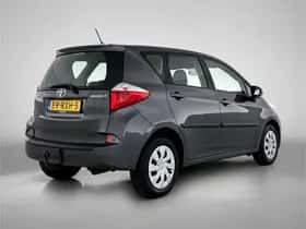 Toyota Verso-S (2011) thumbnail 2