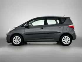 Toyota Verso-S (2011) thumbnail 3