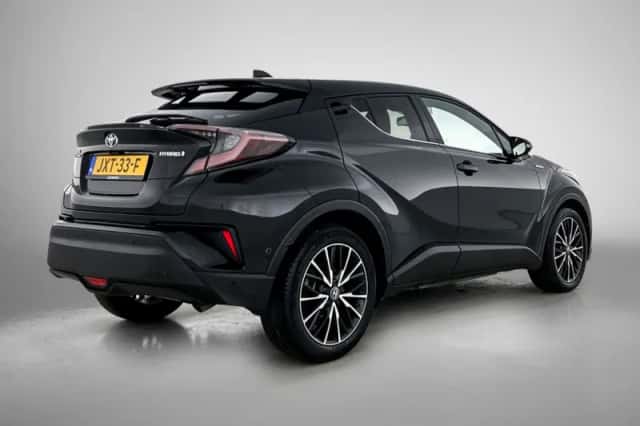Toyota C-HR (2019) thumbnail 2