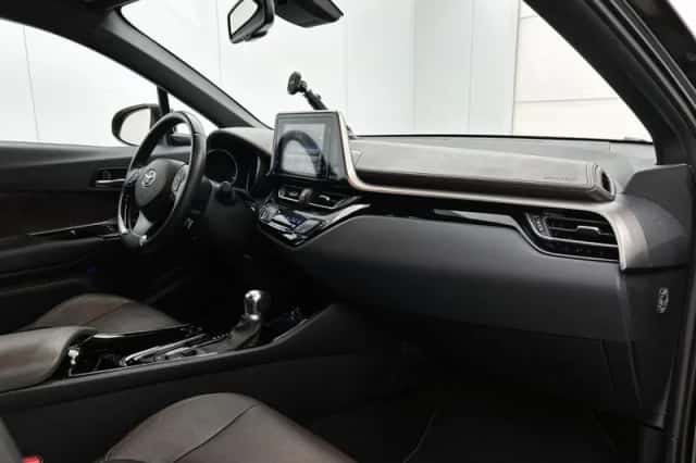 Toyota C-HR (2019) thumbnail 6