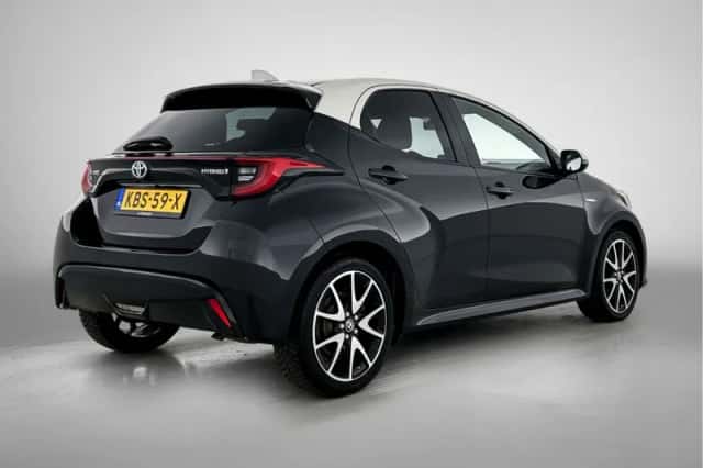 Toyota Yaris (2020) thumbnail 2